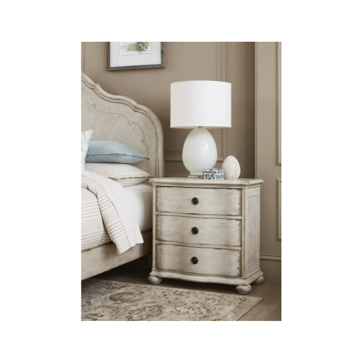 05e2aa9f2f729b6002121b64201caefc Cambric Helene Three Drawer Nightstand - Crème - Image 1