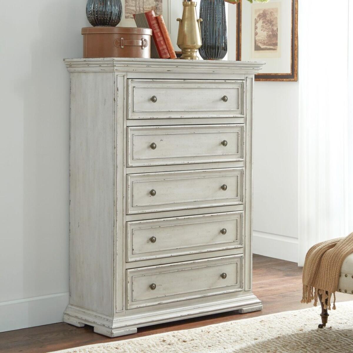 0cad8e4eea25a5fe8bff0a5397d6f287 Big Valley 5 Drawer Chest - Image 1
