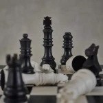 Gentlemen's Club Chess Set - Image 6