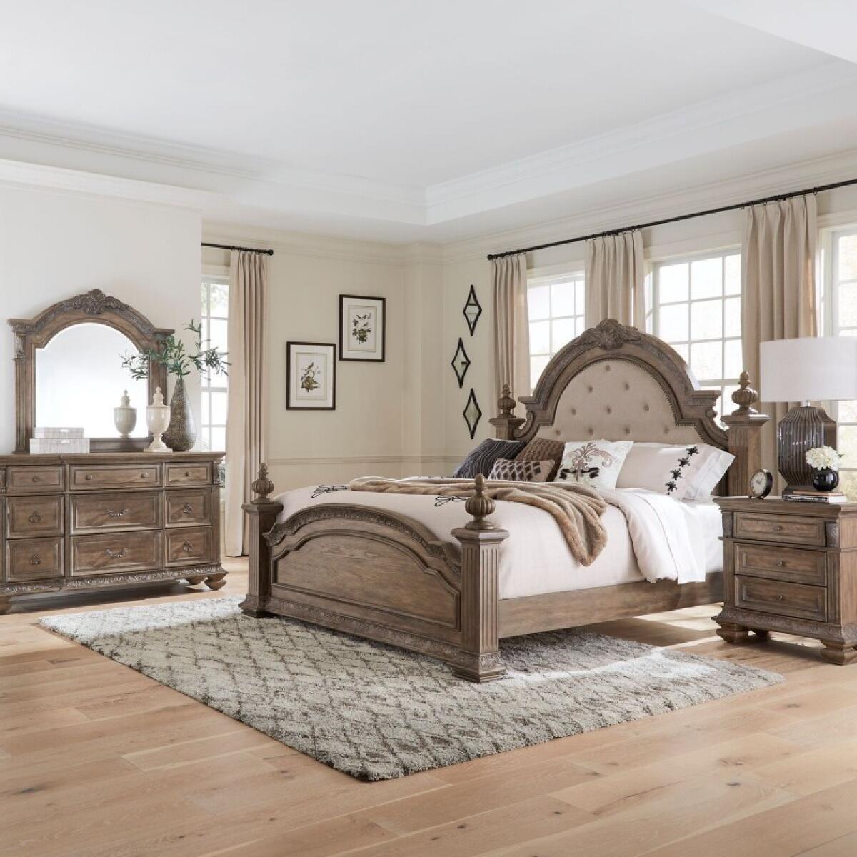 22131cf323400d36d8478d1b5bd605ce King Poster Bed, Dresser & Mirror, N/S - Image 1