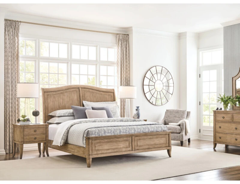 3c537d89aae8c233d80285c3ddd648b3 Chastain Queen Cadence Sleigh Bed - Complete - Image 1
