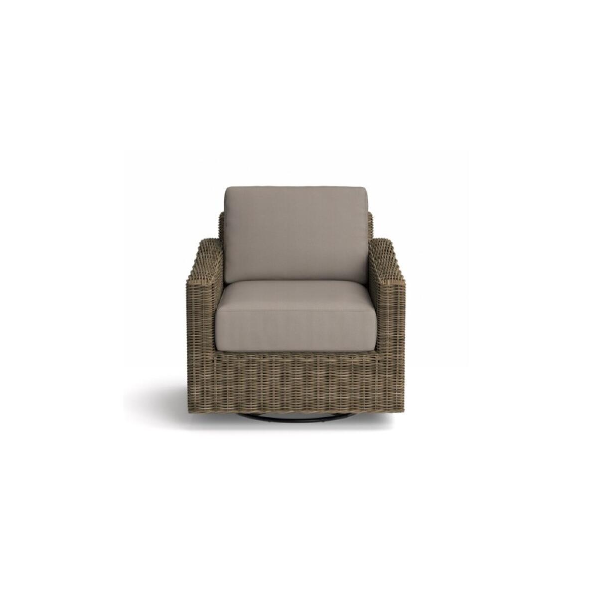 Huntington Outdoor Swivel Chair Outdoor Sofas Bassett Furniture 2 Huntington Outdoor Swivel Chair Outdoor Sofas Bassett Furniture 2