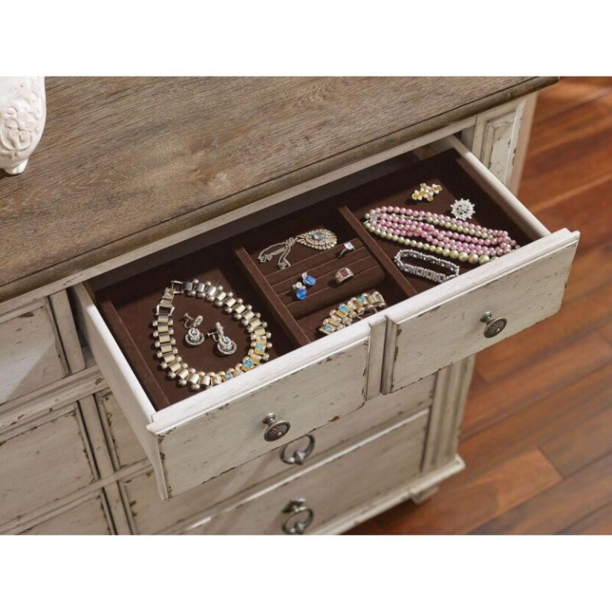 57a1a656aaf59bbb91d8b685683cb7b7 Southbury Bureau - Image 1