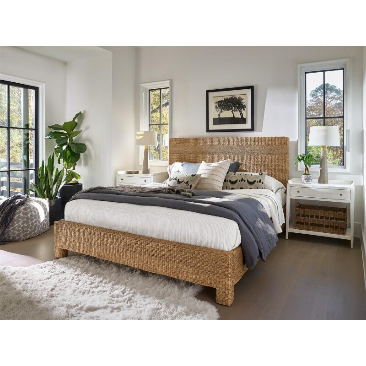 5b0a5905f01fbf776bd1a42b76f476a7 Modern Farmhouse Seaton Queen Bed - Image 1