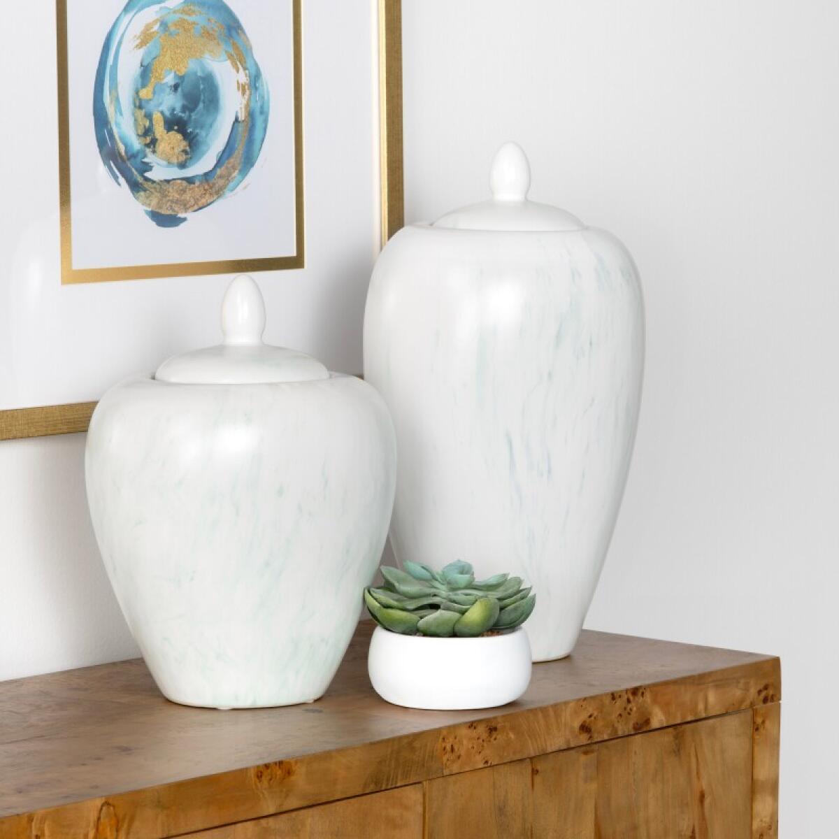 7984ffd809ba23839d133082b36b5af0 Gia Urn with Lid - Image 1