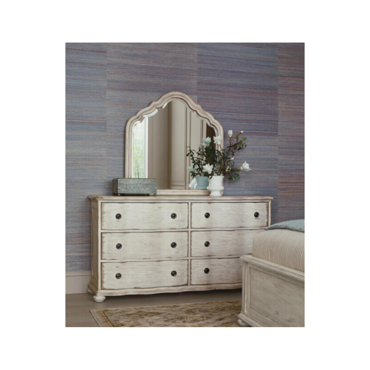 7c8030b730a65f8d741ec2be9e4139d1 Cambric Vignette Serpentine Mirror Crème - Image 1