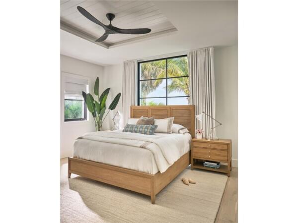 Weekender Coastal Living Home Collection Weekender Bed Queen - Image 4