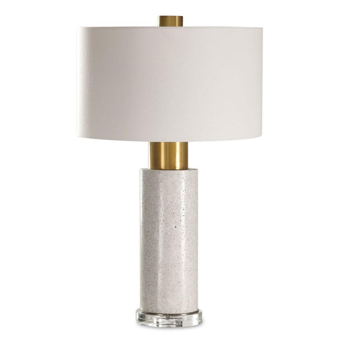 e033e0b56e5c9874e2537ecac87989ca Vaeshon Table Lamp - Image 1
