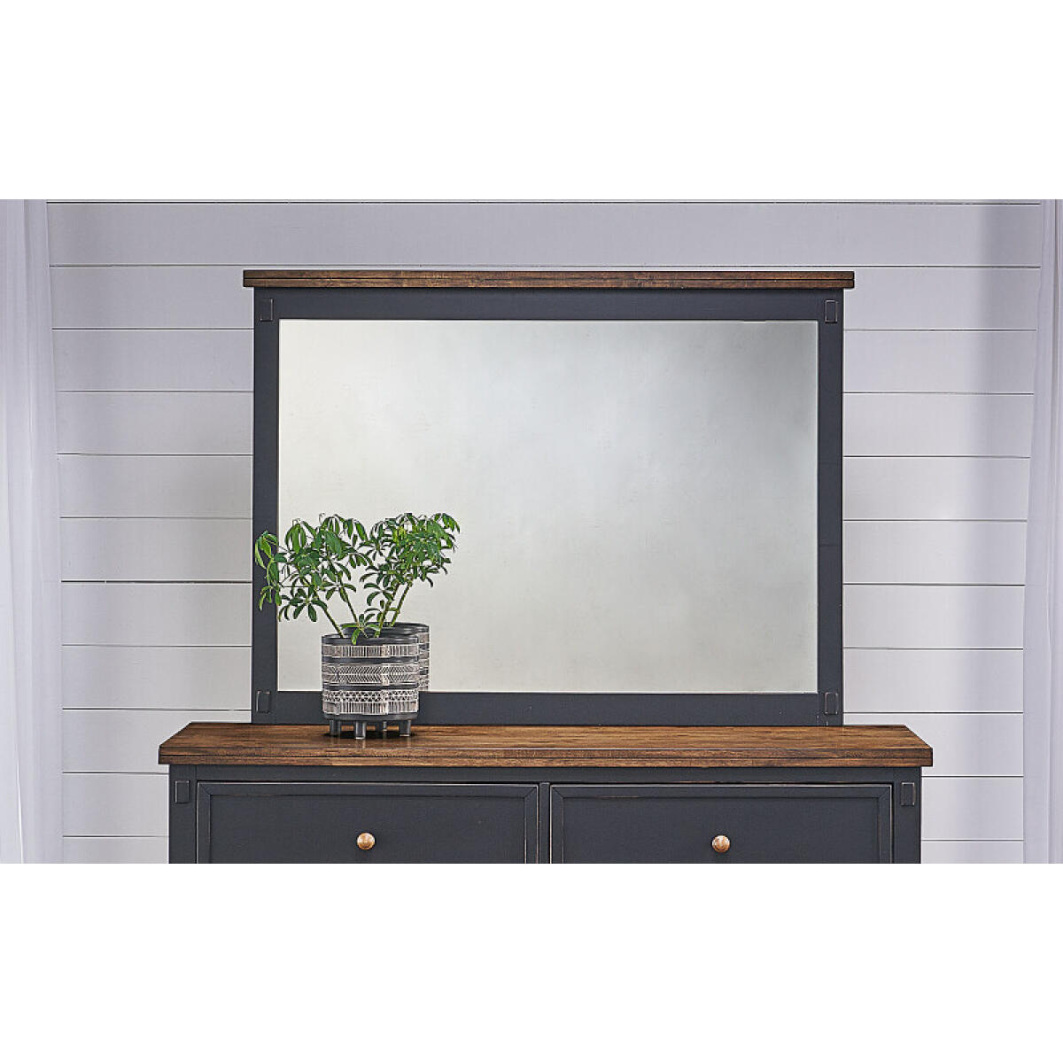 e441d23b542c14f6cb5d58905e7124e8 Stormy Ridge Bedroom Mirror - STOBL5550 - Image 1