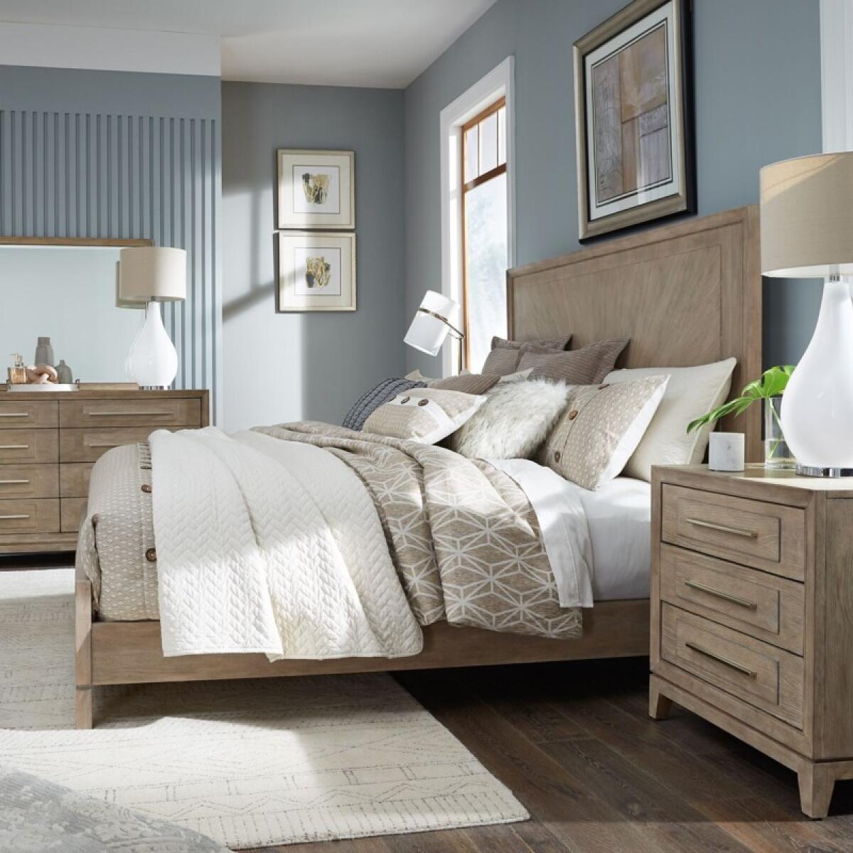 e858c4d5ad369f9859d5079df0e25d73 Brentwood King California Panel Bed, Dresser & Mirror, Night Stand - Image 1