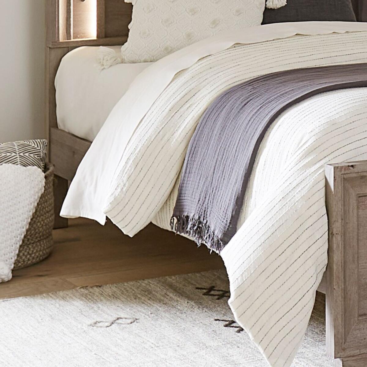 18b64ea5889a571c7a4be83ab0ad85c0 Twin and Full Panel Bed Rails - Image 1