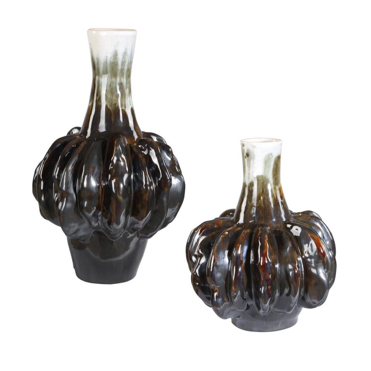 22a6f55673902381a3efeebcf87cdd8a Umbrian Vases, S/2 - Image 1