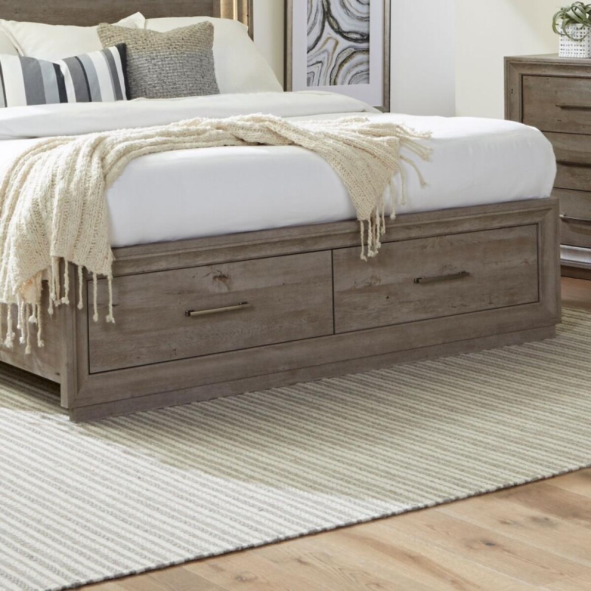 2592313b76c9bbd70f880d53650ac81c Queen Storage Footboard - Image 1