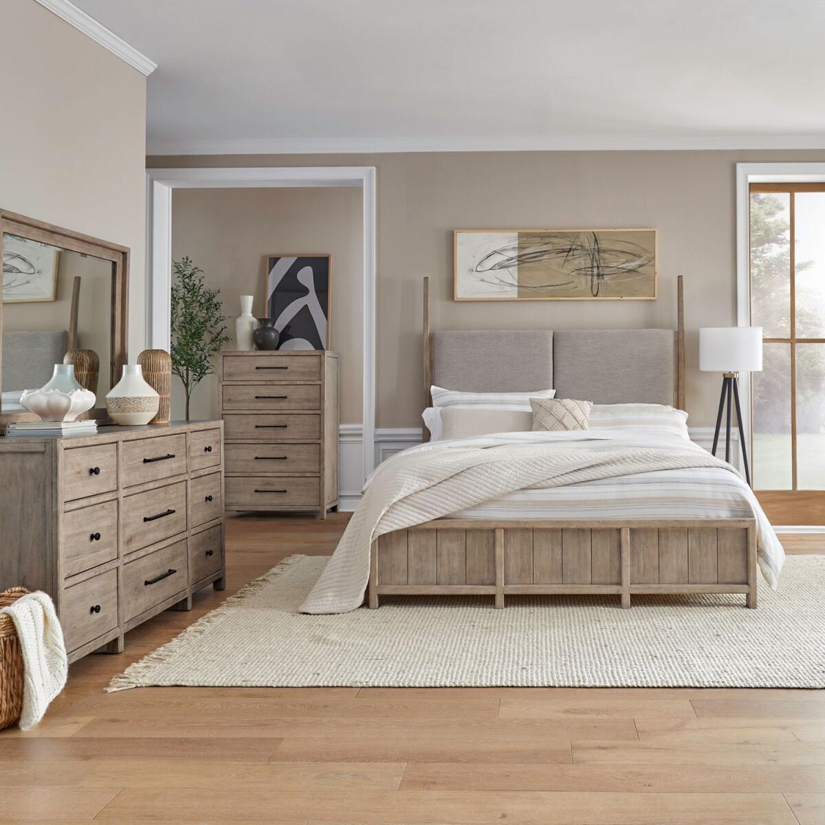 683731be001096e37760c881f039bb11 Proximity Place King California Poster Bed, Dresser & Mirror, Chest - Image 1