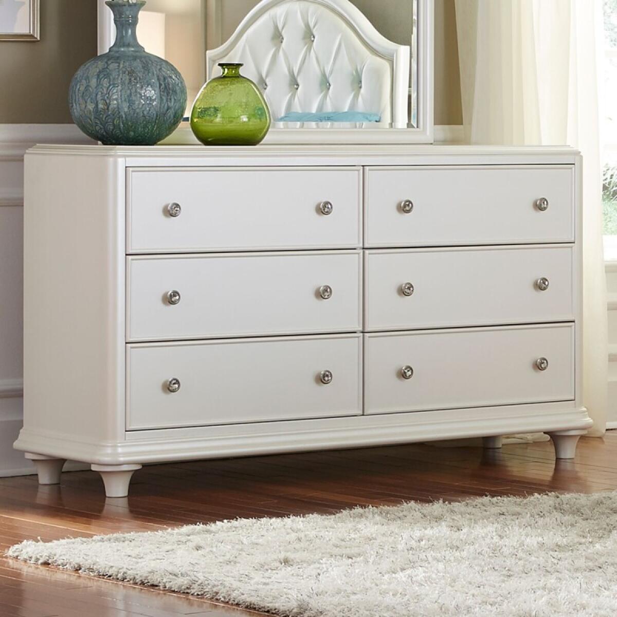 6fe0646e1d2367538db59ede2289a965 6 Drawer Dresser - Image 1