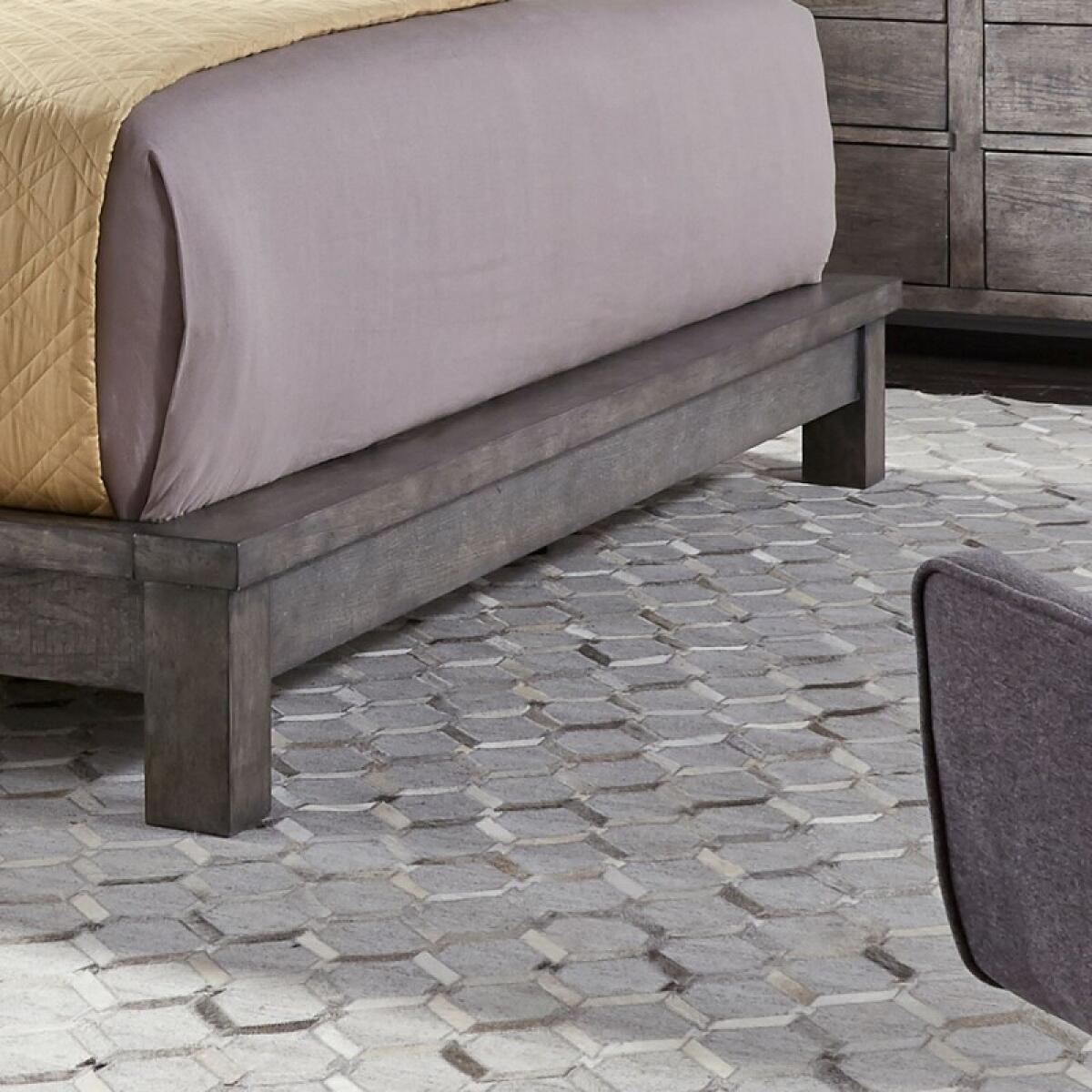 732c8fe40ab044731d59ba0baacedc95 Queen Platform Footboard - Image 1