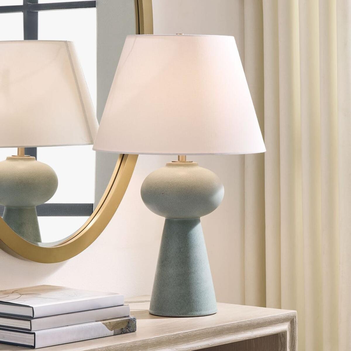 a9a5412173e570938a83e70e4ce76be9 Elwyn Table Lamp - Image 1