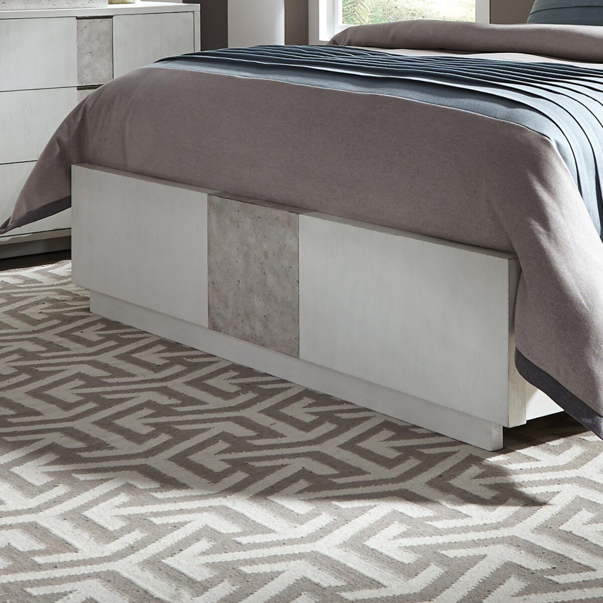 aea4bd32a0e446eed7be0ecaae96c705 Queen Storage Footboard - Image 1