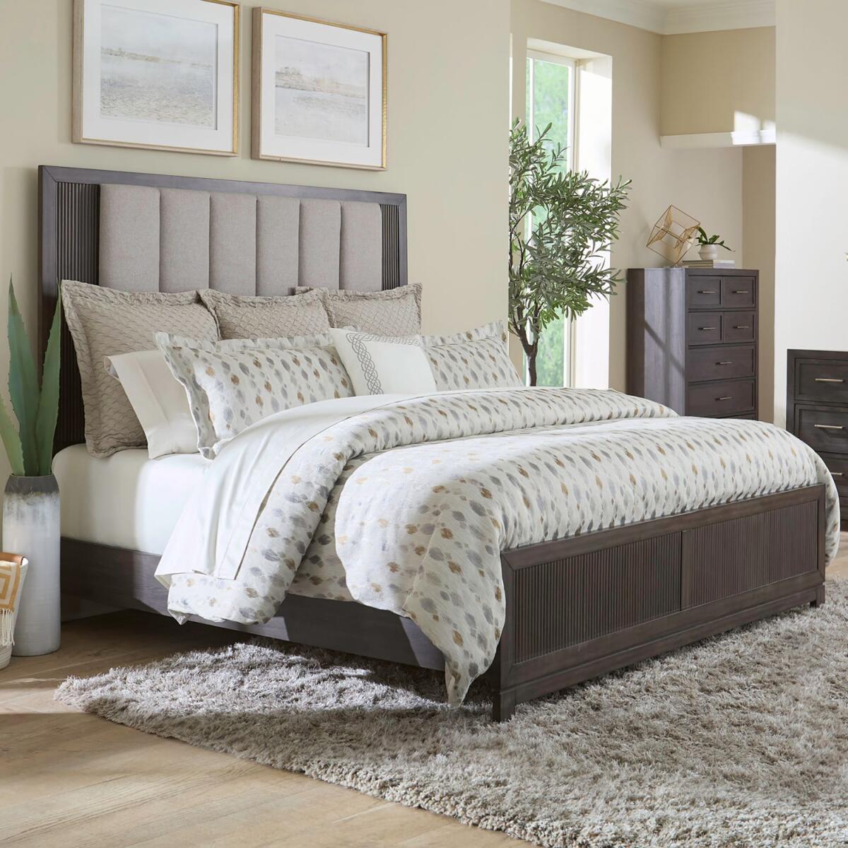 c1c090dba1e08535698681167417fab0 Opt Queen Uph Bed - Image 1
