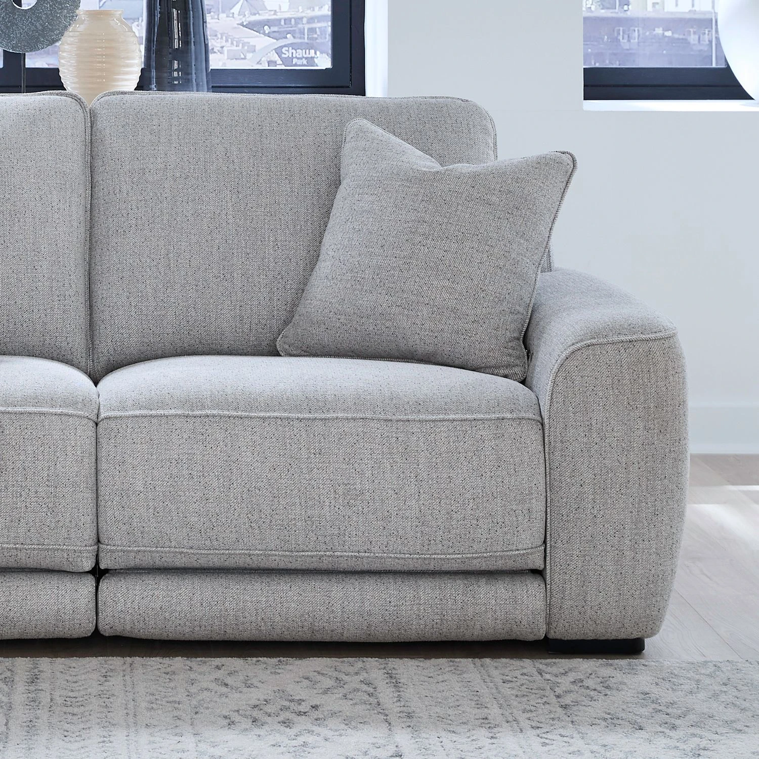 e487f2f2721a7dfa63ed3bbb7d5b0da4 R Arm Recliner P2 & ZW - Image 1