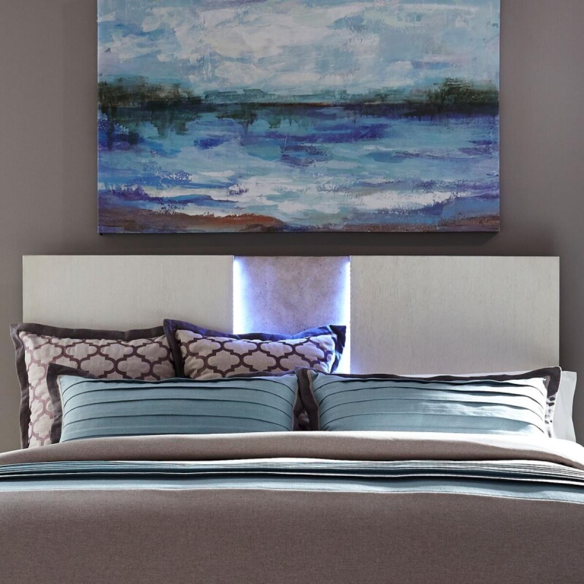 f6f0695bf0222712b4c7e20860eeae25 King Travertine Panel HB - Image 1