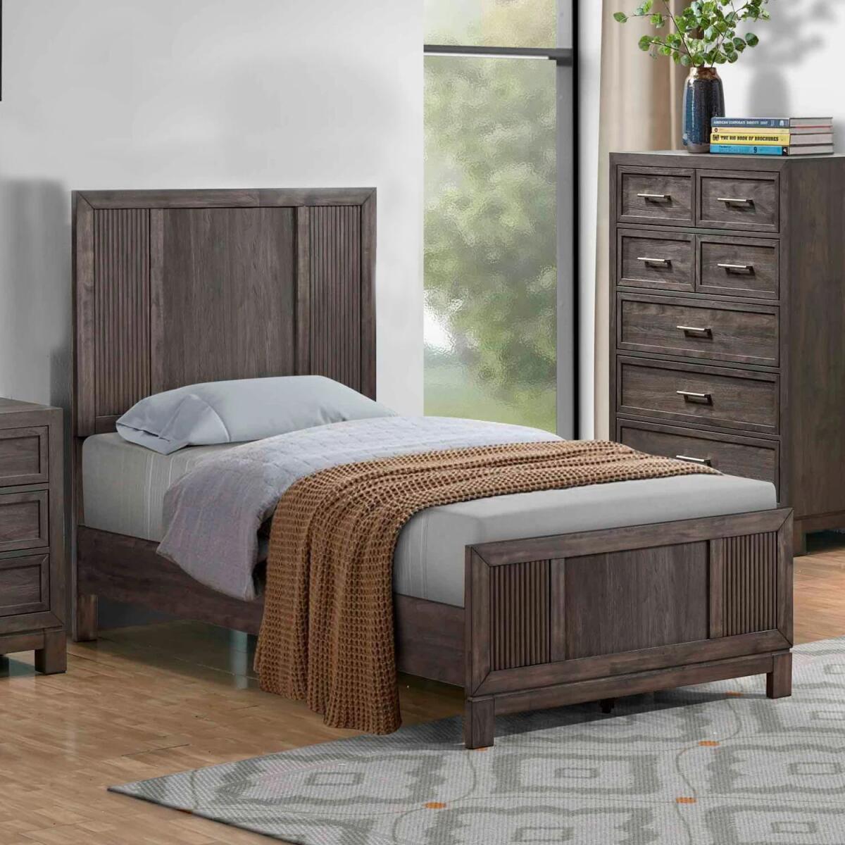 b7411c4bb72dbd6c8994e5e0c7f7abce Twin Panel Bed - Image 1