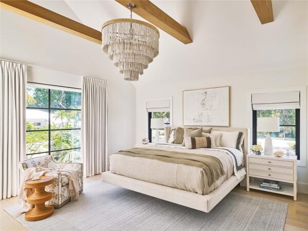 Weekender Coastal Living Home Collection Sainte-Ann Upholstered Bed King - Image 3