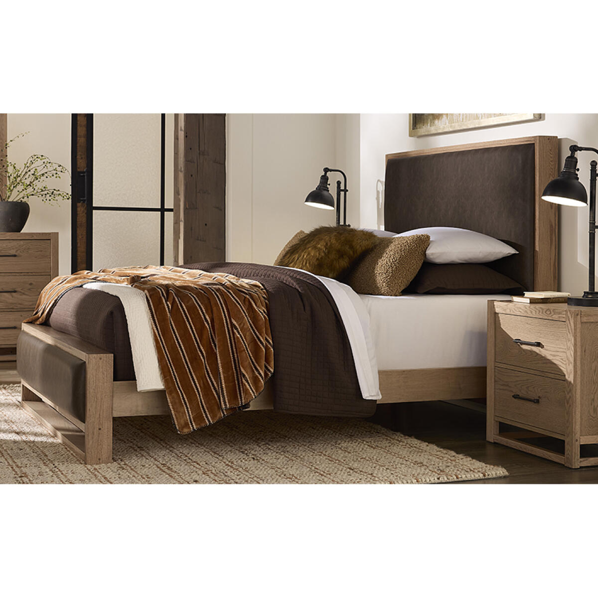 9d58c18063c8d08e5d15bd1ed20f22d1 Lodge & Loft Wood Trim Upholstered Bed - Sedona Brown Fabric - 842-661Y-166Y-922-MS1 - Image 1