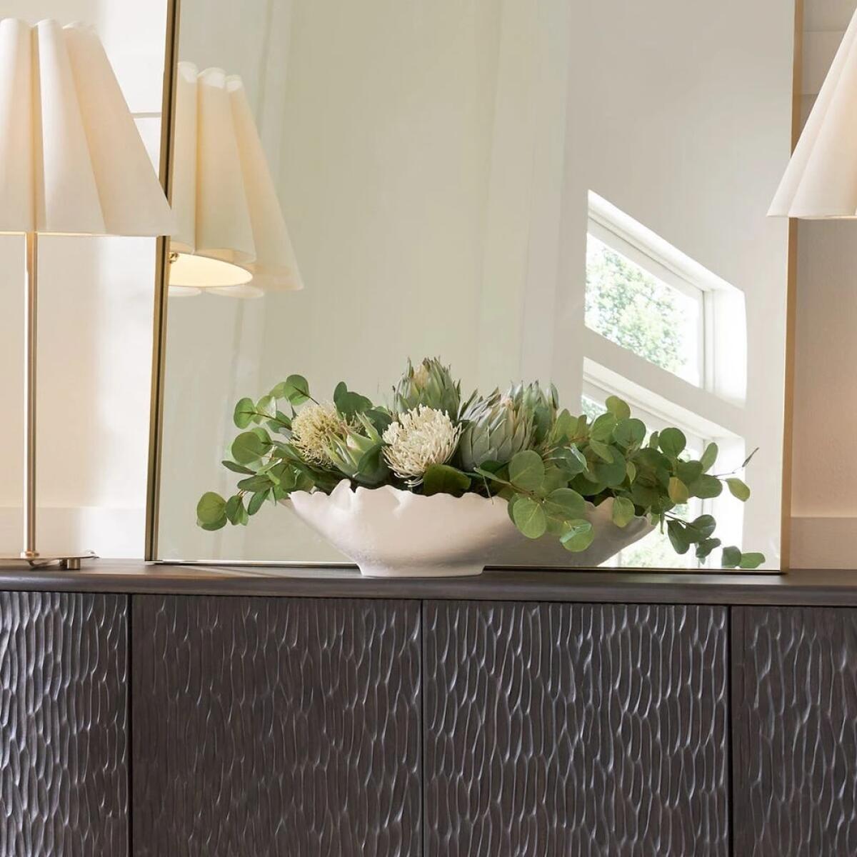 fdddba7fd3ad9cff7006bc4652a5a514 Protea Blooms Centerpiece - Image 1